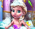 Dando banho na bebê princesa Elsa