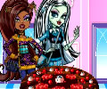 Decorando o bolo do chocolate da Monster High