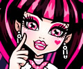 Pintando as unhas da Draculaura em Monster High