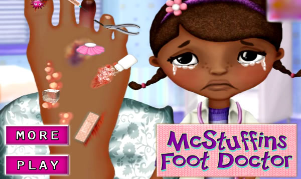 Tratando o pé machucado de McStuffins